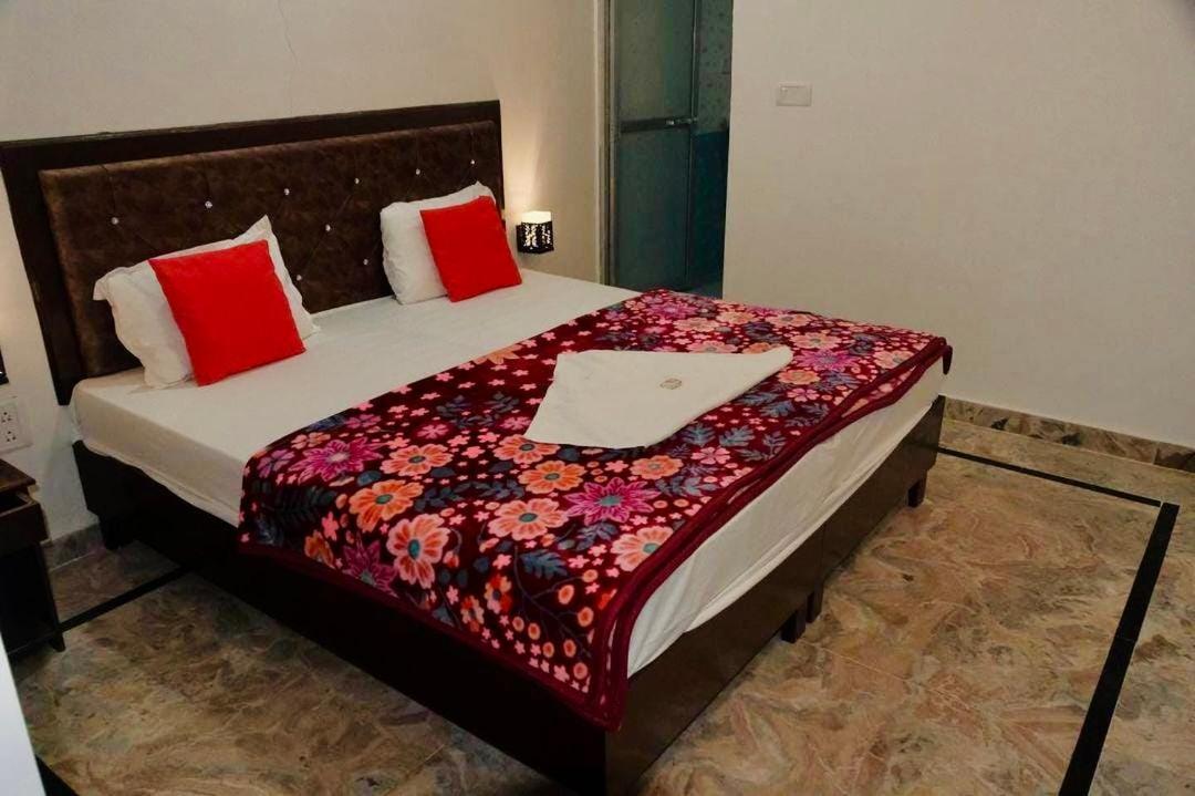 Backpackers Karma Home Stay Khajurāho Екстериор снимка